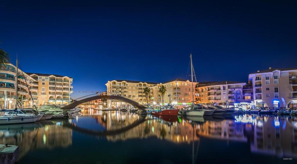 Appartement Port Frejus Avec Loggia Et Acces Plages A Pieds Exterior photo
