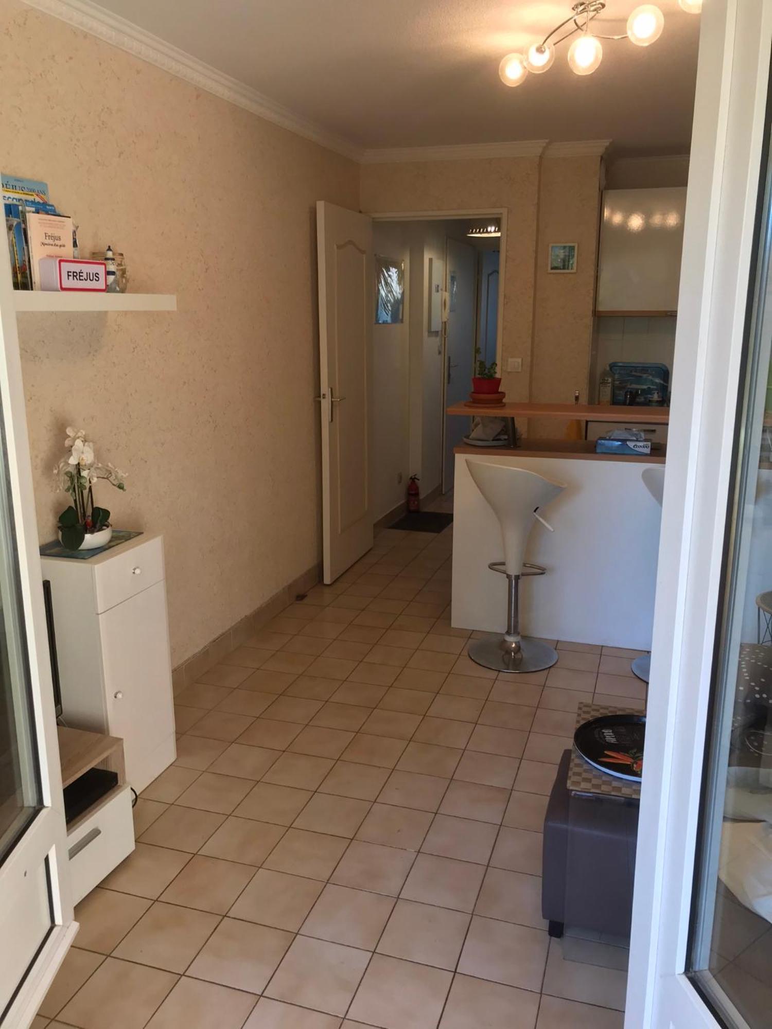 Appartement Port Frejus Avec Loggia Et Acces Plages A Pieds Exterior photo